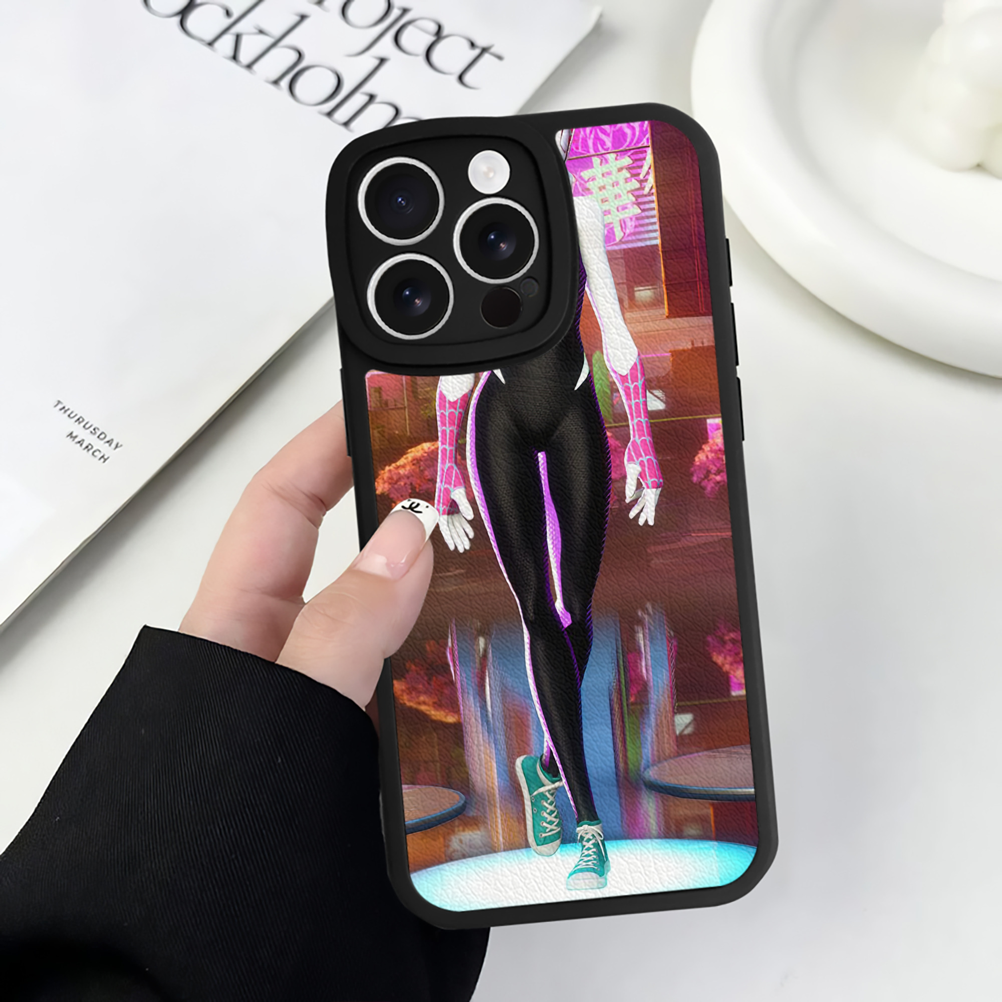 （画像用） Spider Man スパイダーマン 【iPhone 16シリーズ対応】シリコンスマホケース（レザー調） 材質：シリコン